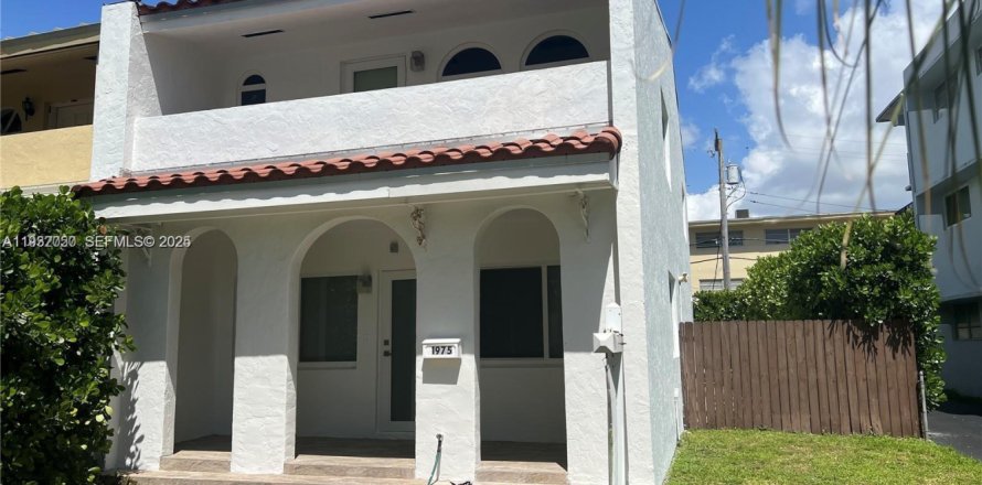 Touwnhouse à North Miami, Floride 2 chambres, 165.37 m2 № 1990494