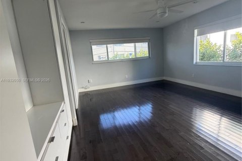 Adosado en alquiler en North Miami, Florida, 2 dormitorios, 165.37 m2 № 1990494 - foto 5