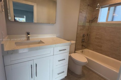 Adosado en alquiler en North Miami, Florida, 2 dormitorios, 165.37 m2 № 1990494 - foto 6