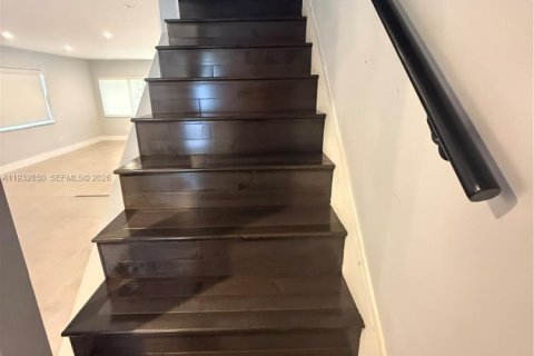 Adosado en alquiler en North Miami, Florida, 2 dormitorios, 165.37 m2 № 1990494 - foto 4