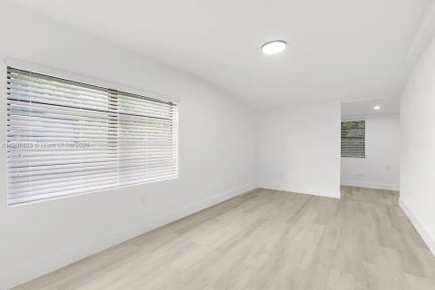 Immobilier commercial à louer à Miami, Floride: 1 chambre № 1965999 - photo 4
