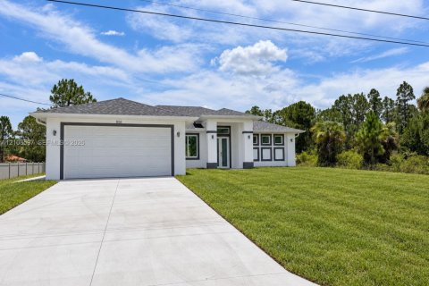 House in Lehigh Acres, Florida 4 bedrooms, 155.24 sq.m. № 2426401 - photo 2