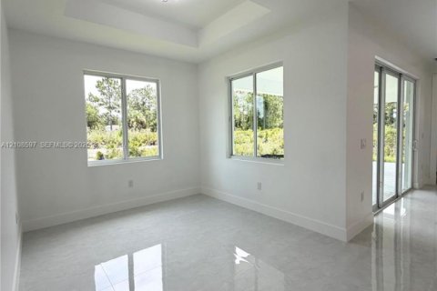 House in Lehigh Acres, Florida 4 bedrooms, 155.24 sq.m. № 2426401 - photo 19
