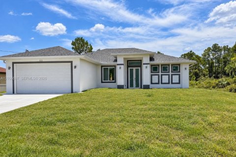 House in Lehigh Acres, Florida 4 bedrooms, 155.24 sq.m. № 2426401