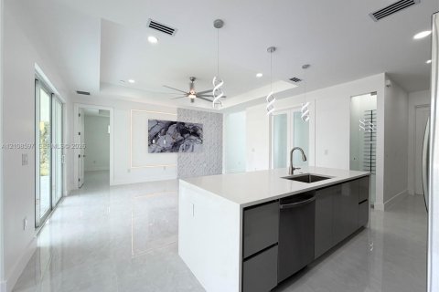 House in Lehigh Acres, Florida 4 bedrooms, 155.24 sq.m. № 2426401 - photo 9