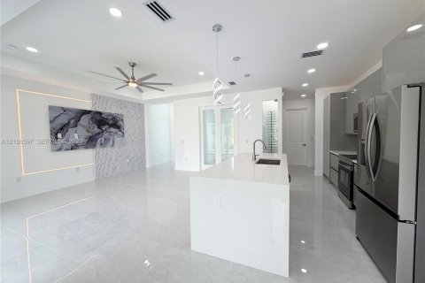 House in Lehigh Acres, Florida 4 bedrooms, 155.24 sq.m. № 2426401 - photo 8