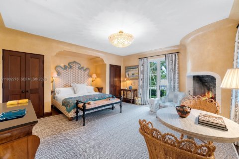 Villa ou maison à vendre à Miami, Floride: 6 chambres, 582.31 m2 № 1991363 - photo 15