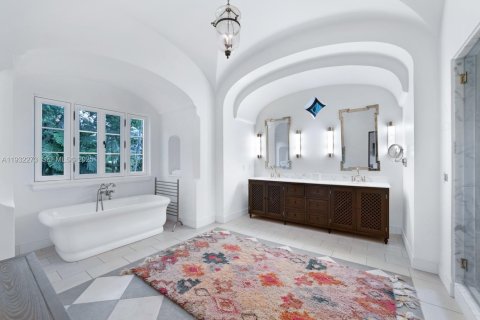 Villa ou maison à vendre à Miami, Floride: 6 chambres, 582.31 m2 № 1991363 - photo 17