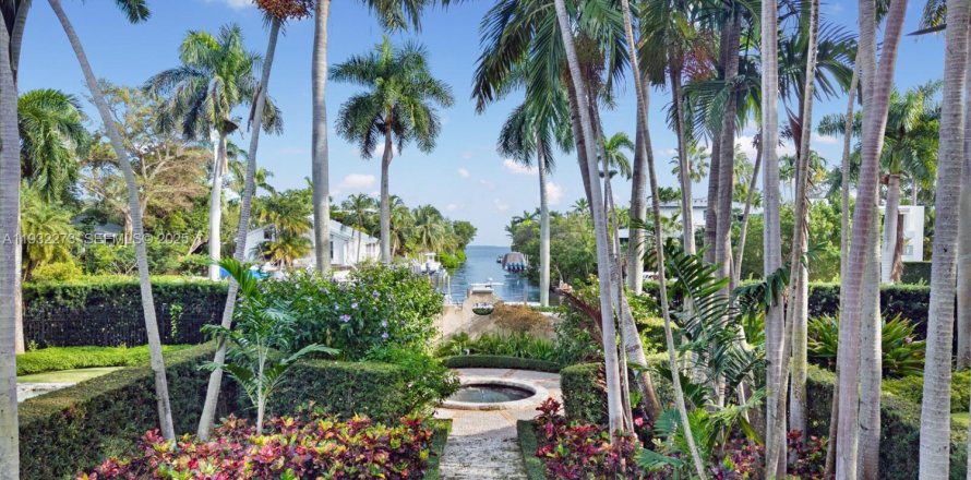 Villa ou maison à Miami, Floride 6 chambres, 582.31 m2 № 1991363