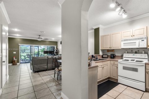 Touwnhouse à vendre à Pembroke Pines, Floride: 2 chambres, 124.3 m2 № 1779088 - photo 3