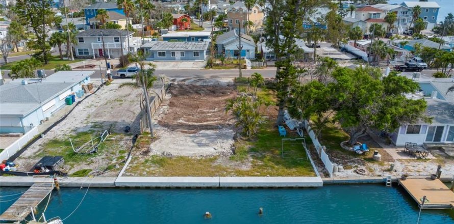 Land in Madeira Beach, Florida № 1679922