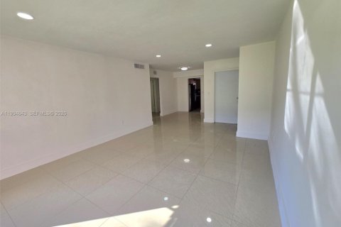 Condo in Miami, Florida, 2 bedrooms  № 2081927 - photo 5