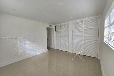 Condo in Miami, Florida, 2 bedrooms  № 2081927 - photo 18