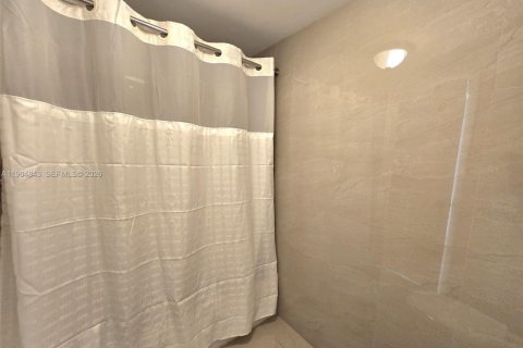 Condo in Miami, Florida, 2 bedrooms  № 2081927 - photo 20