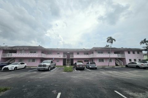 Condo in Miami, Florida, 2 bedrooms  № 2081927 - photo 23
