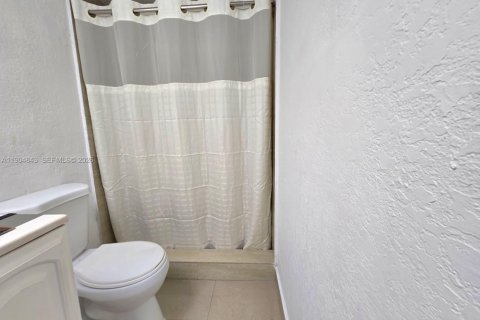Condo in Miami, Florida, 2 bedrooms  № 2081927 - photo 10