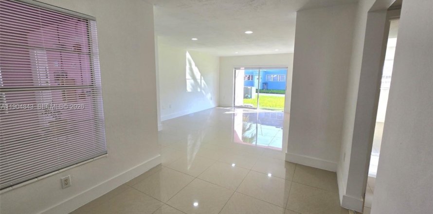 Condo in Miami, Florida, 2 bedrooms  № 2081927