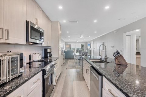 Copropriété à vendre à Boca Grande, Floride: 2 chambres, 137.87 m2 № 2423741 - photo 11