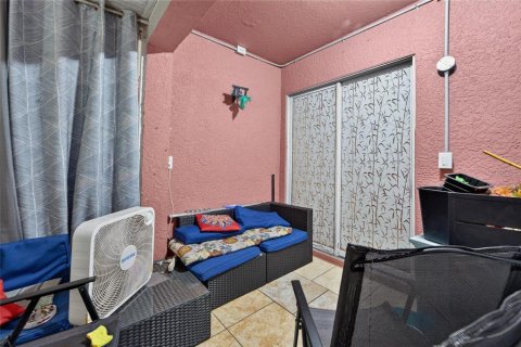 Townhouse in Riverview, Florida 2 bedrooms, 142.33 sq.m. № 2196772 - photo 21
