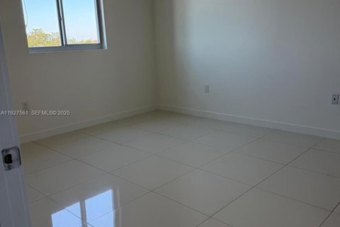 Condo in Doral, Florida, 1 bedroom  № 1994094 - photo 5