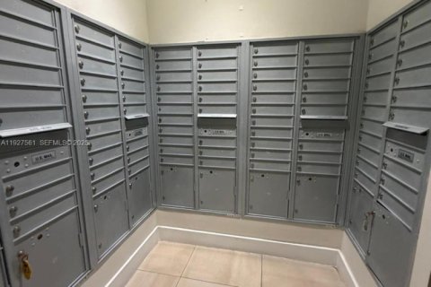 Condo in Doral, Florida, 1 bedroom  № 1994094 - photo 11