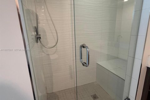 Condo in Doral, Florida, 1 bedroom  № 1994094 - photo 7