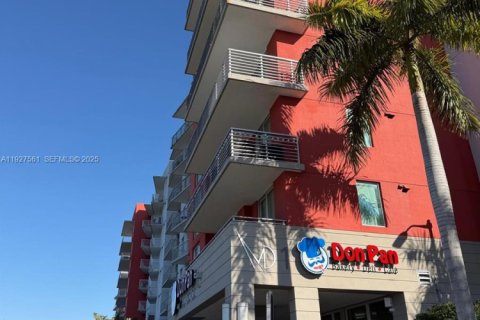 Condo in Doral, Florida, 1 bedroom  № 1994094 - photo 28