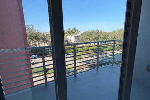 Condo in Doral, Florida, 1 bedroom  № 1994094 - photo 8