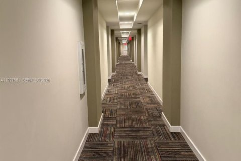 Condo in Doral, Florida, 1 bedroom  № 1994094 - photo 9