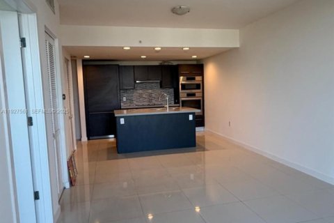 Condo in Doral, Florida, 1 bedroom  № 1994094 - photo 3