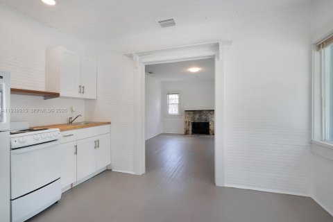 House in Miami, Florida 2 bedrooms, 72 sq.m. № 2066365 - photo 9