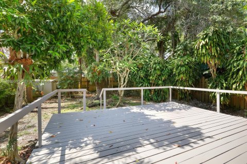 House in Miami, Florida 2 bedrooms, 72 sq.m. № 2066365 - photo 19