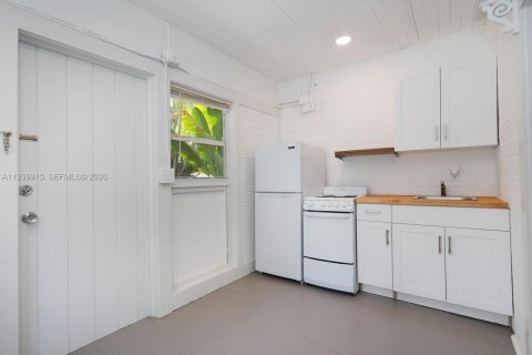 House in Miami, Florida 2 bedrooms, 72 sq.m. № 2066365 - photo 11