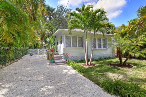 House in Miami, Florida 2 bedrooms, 72 sq.m. № 2066365