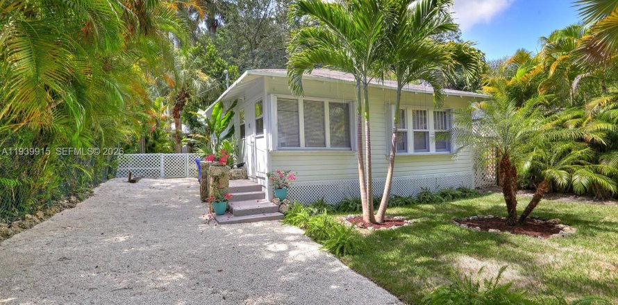 House in Miami, Florida 2 bedrooms, 72 sq.m. № 2066365