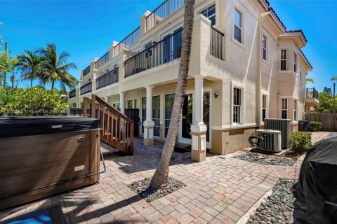 Townhouse in Fort Lauderdale, Florida 4 bedrooms, 325.62 sq.m. № 1872199 - photo 12