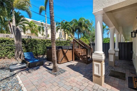 Townhouse in Fort Lauderdale, Florida 4 bedrooms, 325.62 sq.m. № 1872199 - photo 11