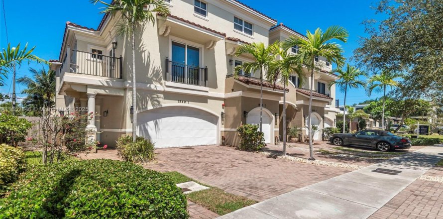 Townhouse in Fort Lauderdale, Florida 4 bedrooms, 325.62 sq.m. № 1872199