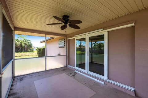 House in Port Charlotte, Florida 2 bedrooms, 123.93 sq.m. № 1613431 - photo 20