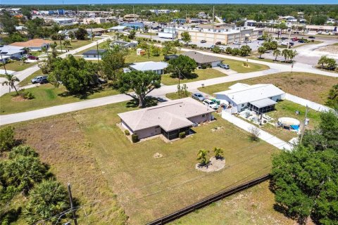House in Port Charlotte, Florida 2 bedrooms, 123.93 sq.m. № 1613431 - photo 27