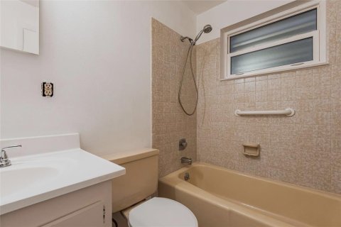 House in Port Charlotte, Florida 2 bedrooms, 123.93 sq.m. № 1613431 - photo 13