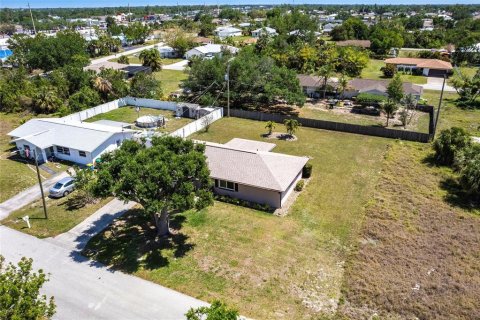 House in Port Charlotte, Florida 2 bedrooms, 123.93 sq.m. № 1613431 - photo 28