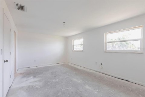 House in Port Charlotte, Florida 2 bedrooms, 123.93 sq.m. № 1613431 - photo 12