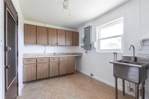 House in Port Charlotte, Florida 2 bedrooms, 123.93 sq.m. № 1613431 - photo 10
