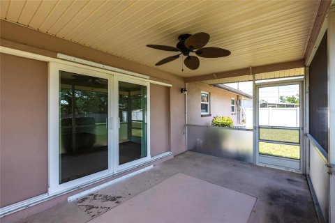House in Port Charlotte, Florida 2 bedrooms, 123.93 sq.m. № 1613431 - photo 18
