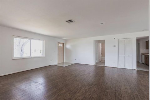 House in Port Charlotte, Florida 2 bedrooms, 123.93 sq.m. № 1613431 - photo 4