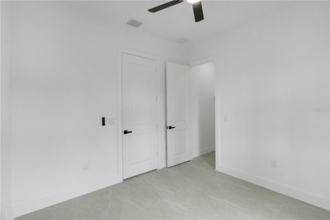 House in Lehigh Acres, Florida 4 bedrooms, 153.29 sq.m. № 2308552 - photo 23