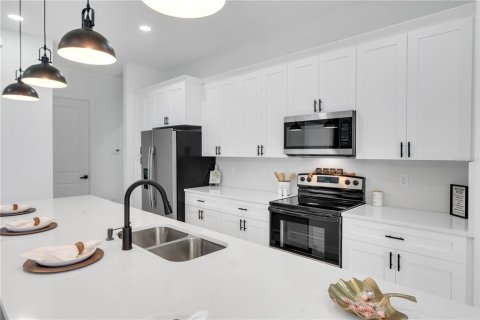 House in Lehigh Acres, Florida 4 bedrooms, 153.29 sq.m. № 2308552 - photo 17