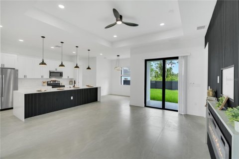 House in Lehigh Acres, Florida 4 bedrooms, 153.29 sq.m. № 2308552 - photo 8