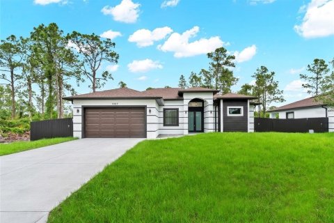 House in Lehigh Acres, Florida 4 bedrooms, 153.29 sq.m. № 2308552 - photo 2